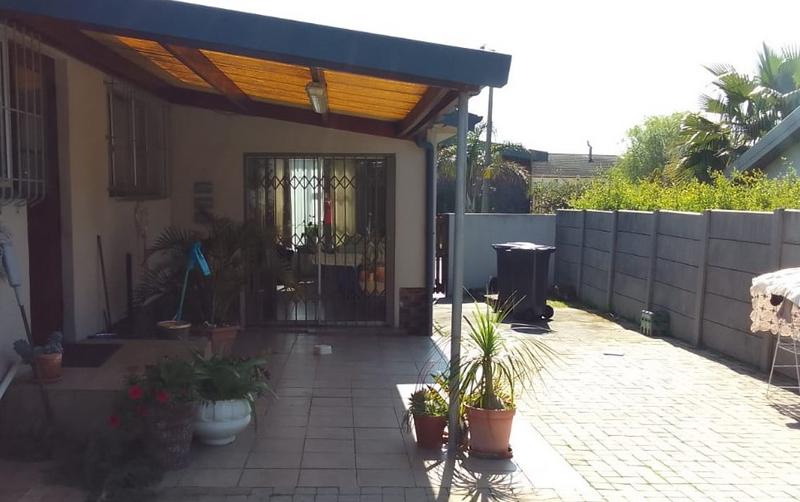 3 Bedroom Property for Sale in Oakglen Western Cape